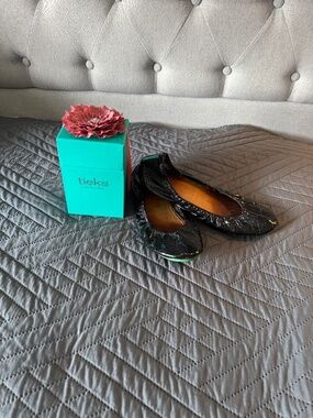 Tieks by Gavrieli Obsidian Black Patent Ballet Flats – Women’s Size 9